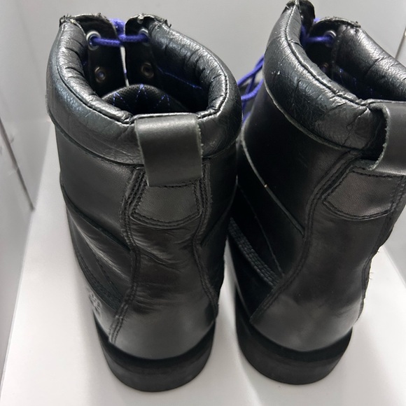 Timberland Men’s Boot

Size 10 - Picture 3 of 9